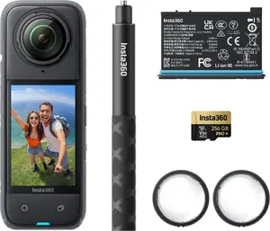 Akcijas kamera Insta360 X4 — melna, kompakta, 360/plakanais ieraksts, komplekts aksesuāru