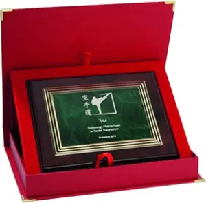 Victoria Sport Plastic Diploma Plaque with Engraved Gold Plate HG223 and Carrying Case