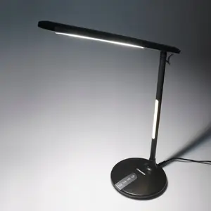 Galda lampa Tiross TS2244 balta — regulējama LED apgaismojuma risinājums darbavietai