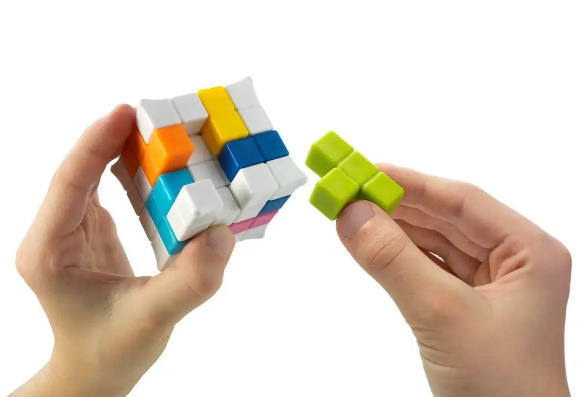 Iuvi Smart Games Plug & Play Puzzler Photo 6