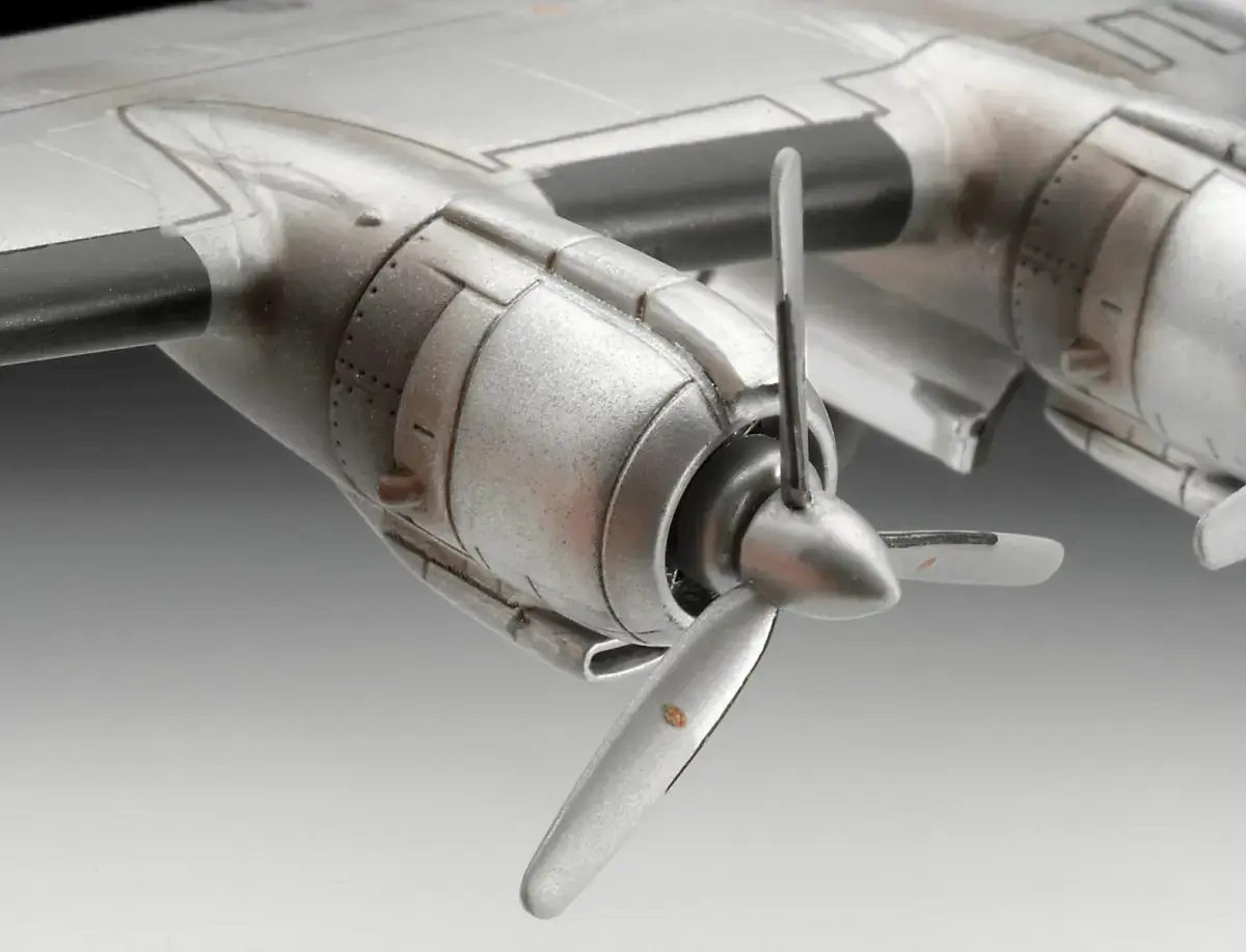 REVELL Lockheed L.1049G Super Constellation modelis Photo 3
