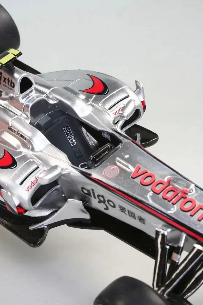 Пластиковая модель REVELL McLaren MP4-25 Photo 7