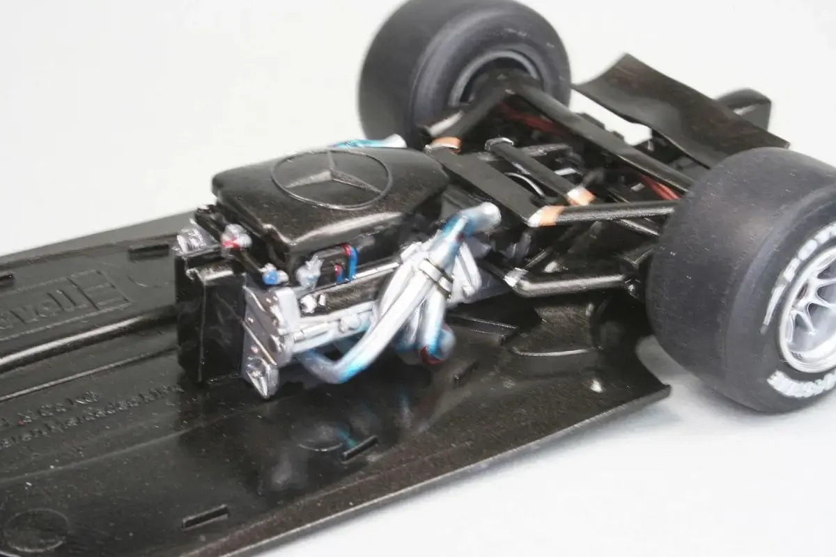 Пластиковая модель REVELL McLaren MP4-25 Photo 8