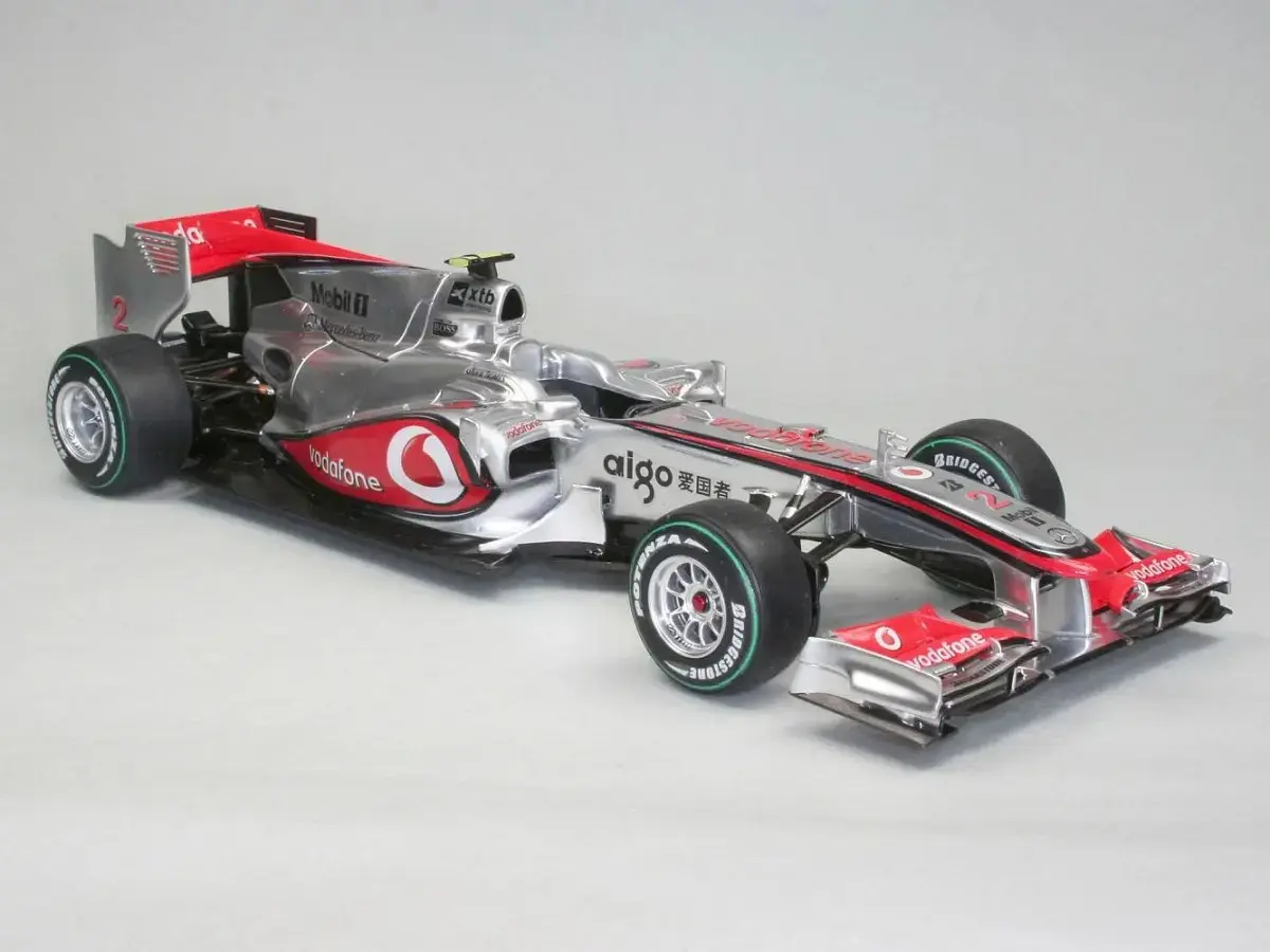 Пластиковая модель REVELL McLaren MP4-25 Photo 10
