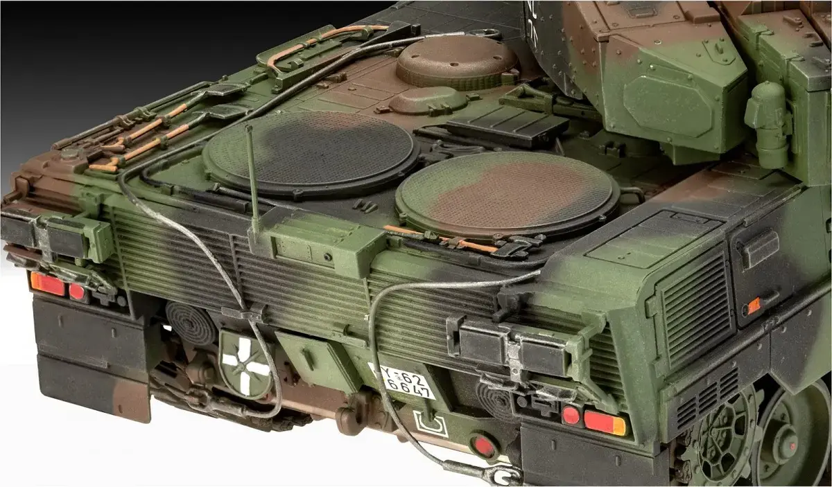 REVELL Leopard 2A7A1 plastmasas modelis Photo 2