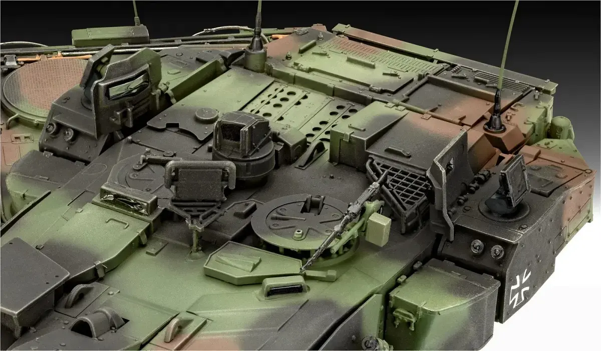 REVELL Leopard 2A7A1 plastmasas modelis Photo 4
