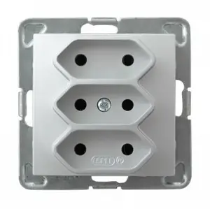 Kontaktligzda Ospel GP-3Y/m/18 sudraba, IP20, nominālais strāvas 2.5 A, 71×71×44 mm