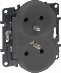 Двойная розетка Legrand Niloe Step 863432 с заземлением, винтовые клеммы, сталь