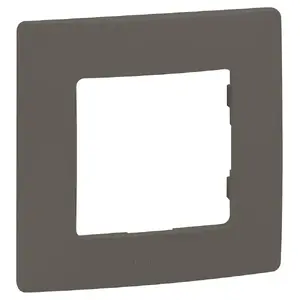 Sienas plāksne / slēdža pārsegs Legrand 665031 — iepakojuma izmēri 193×57×108 mm