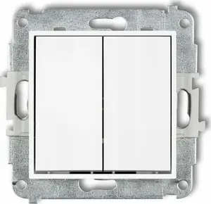 Divkāršs kāpņu slēdzis Karlik Mini MWP-33.1 — divas pogas, bez piktogrammām, balts