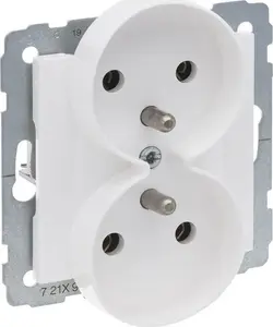 Электрическая настенная розетка Legrand SUNO двойная 2x2P+Z белая 16A 250V с винтовыми зажимами (721191)