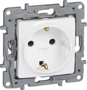 Розетка Legrand Niloe / Niloe Selection 764539 с заземлением Schuko, одинарная, белая