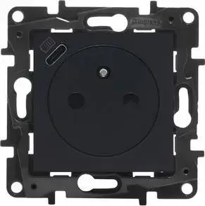 Розетка Legrand Niloe Step 2P+Z с USB‑C в рамке, автоматические клеммы, шторка, чёрная