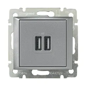 Socket outlet Legrand 770270 — standard wall-mounted electrical outlet, package size 100×72×94 mm