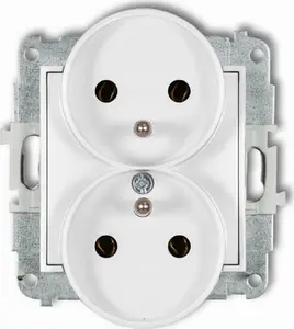 Двойная розетка Karlik IGPR-2z с заземлением 2x 2P+Z без защитных шторок белая
