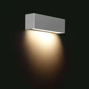 Настенный светильник NOWODVORSKI Straight Wall 1x40W модель 6345 — одиночный бра для помещений