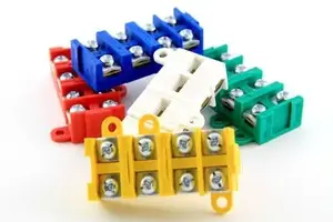 Клеммная колодка PAWBOL LZ 4x1,5–4 мм² 32 A (модель E.4002) для электрических соединений