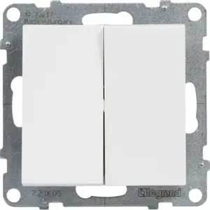 Двойной свечной выключатель Legrand SUNO 10AX 250V белый с автоматическими клеммами (721105)