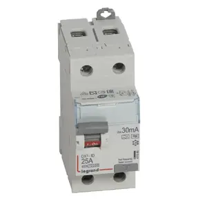 Automātiskais slēdzis Legrand 411590 — miniatūrs aizsardzības ierīce, svars 241 g, iepakojums 108×86×41 mm