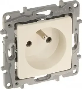 Розетка Legrand Niloe одиночная LE-764640 250 В AC 16 А
