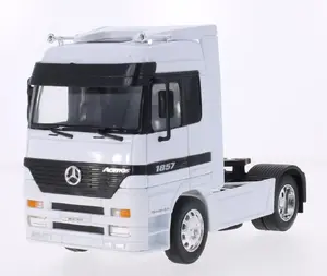 Metāla modeļa kravas automašīna Welly Mercedes‑Benz Actros 1:24 mērogā, balta (32280)