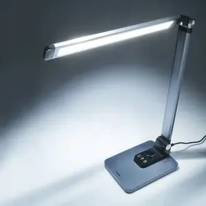 Настольная лампа Tiross TS-2240 LED сенсорная с регулировкой яркости, серебристая — для стола/ночная