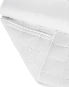 Одеяло Beliani ANNAPURNA 200 x 220 см — прямоугольное, лёгкое