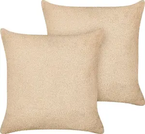 Decorative cushion pair Beliani LEUZEA boucle fabric 45 x 45 cm sand