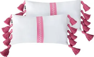 Decorative cotton cushions with tassels Beliani LOVELY 30 x 50 cm white-pink (set of 2)