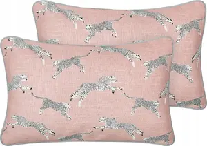 Decorative throw pillows Beliani Arales 30 x 50 cm, set of 2, pink leopard print