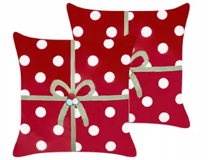 Decorative cushion set Beliani GUMDROP velour 45 x 45 cm red holiday pattern, 2 pcs
