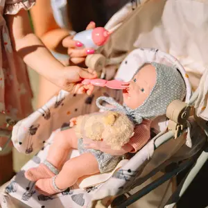 Woopie rāpotāja lelle 36 cm ar apģērbu un barošanas piederumiem, modelis 50988