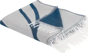 Blanket Beliani HAPREK 130 x 170 cm blue-white – throw blanket, polyester