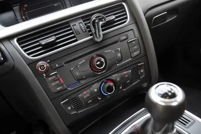 Cellularline Mono Bluetooth austiņa ar auto turētāju Photo 8