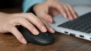 Uzlabots plaukstas balsts un tvēriens
