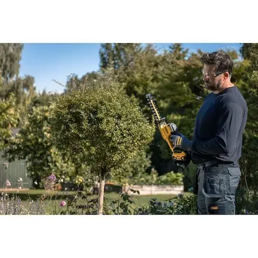 DeWalt DCMHT520N-XJ Аккумуляторная компактная электрострижка Photo 6