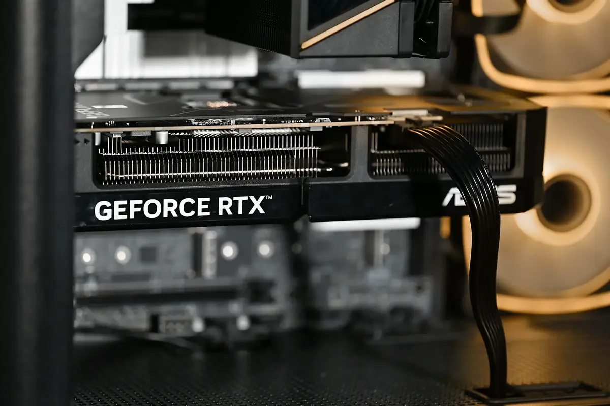Actina dators Intel Core Ultra 5 250, 32 GB, RTX 5070 Photo 11