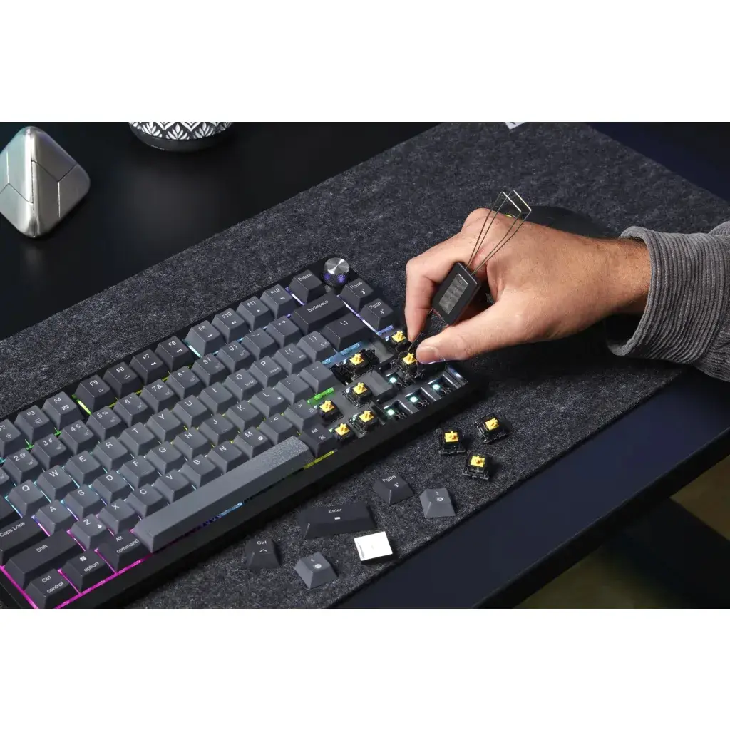 CORSAIR K65 PLUS WIRELESS 75% mechanical keyboard Photo 3