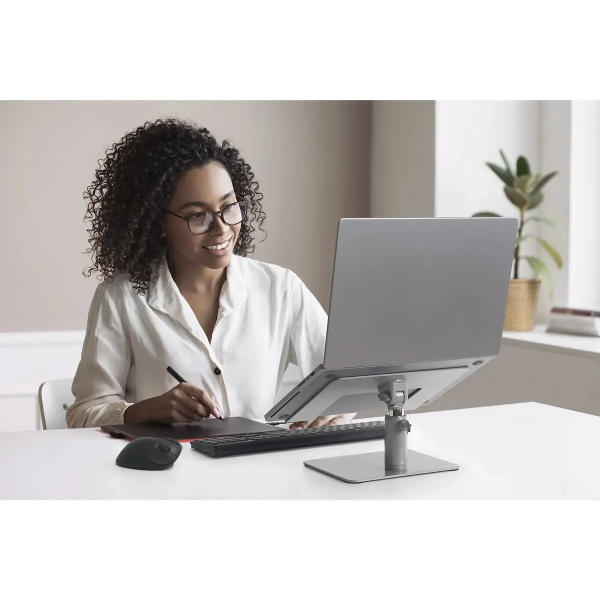 Kensington Universal Tabletop Laptop Riser Photo 4
