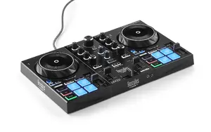 Hercules DJControl Inpulse 200 MK3 2 kanālu DJ kontrolieris melnā krāsā ar USB barošanu un 3.5 mm austiņu savienojumu