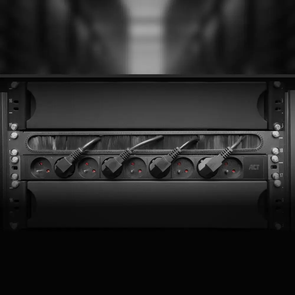 ACT PDU 19" Extension Lead with 9 Type E Sockets Photo 5
