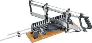 Leņķa zāģis KWB 307100 — KWB Gehrungssäge modelis 307100, instruments šķērsgriezumiem
