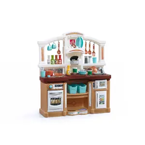 Bērnu rotaļu virtuve Step 2 Fun with Friends Kitchen Tan — elektroniska, ar skaņu, darbojas uz 2×AA, no 2 gadu vecuma