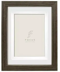 Photo Frame Focus Dahlia Walnut — focus model 132661 for 40x50 cm print / 30x40 cm visible area