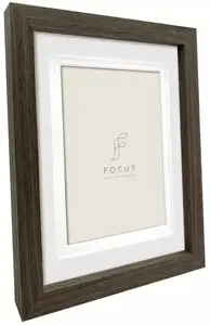 Photo Frame Focus Dahlia Walnut — focus model 132657, outer 24x30 cm, display 18x24 cm