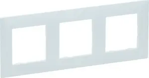 Рамка тройная Legrand Niloe Step 863093 — трёхместная рамка для выключателей/розеток, мятная