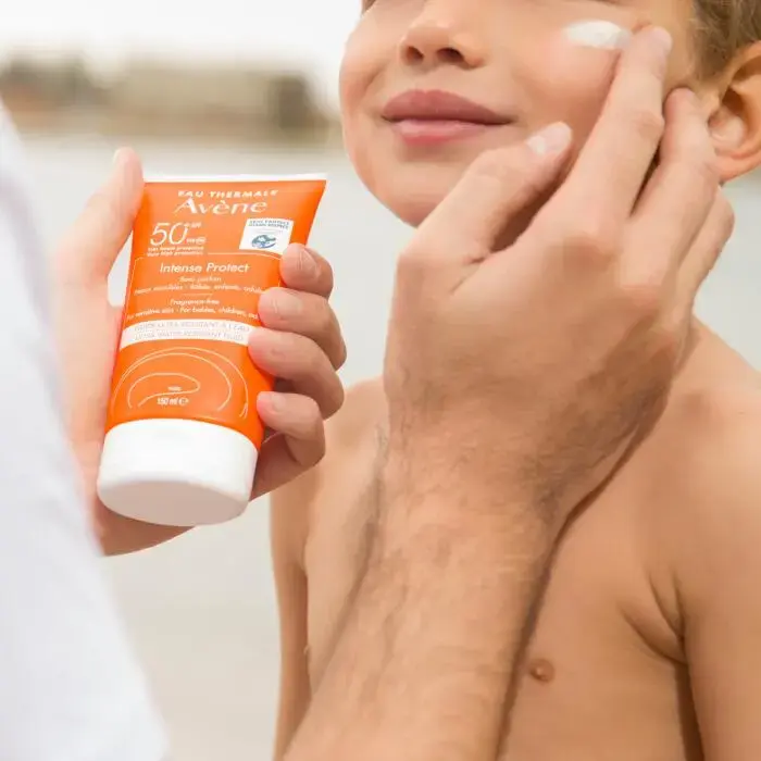 Avene Intense Protect SPF 50+ facial sunscreen fluid Photo 4