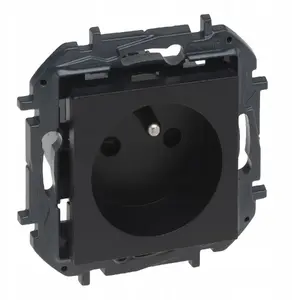 Розетка Legrand Niloe Step 2P+Z с винтовыми клеммами, без шторки — чёрная (863530B)