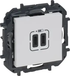 Настенная двойная USB‑розетка Legrand Niloe Step 2×USB‑C 3A, белая (863139B)