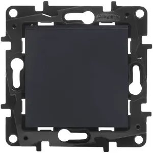 Однополюсный выключатель Legrand Niloe Step 10A — чёрный (модель 863501B)